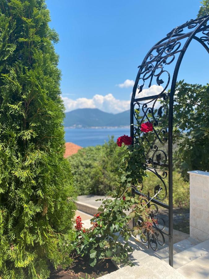 Villa Mare Apartments Тиват Экстерьер фото