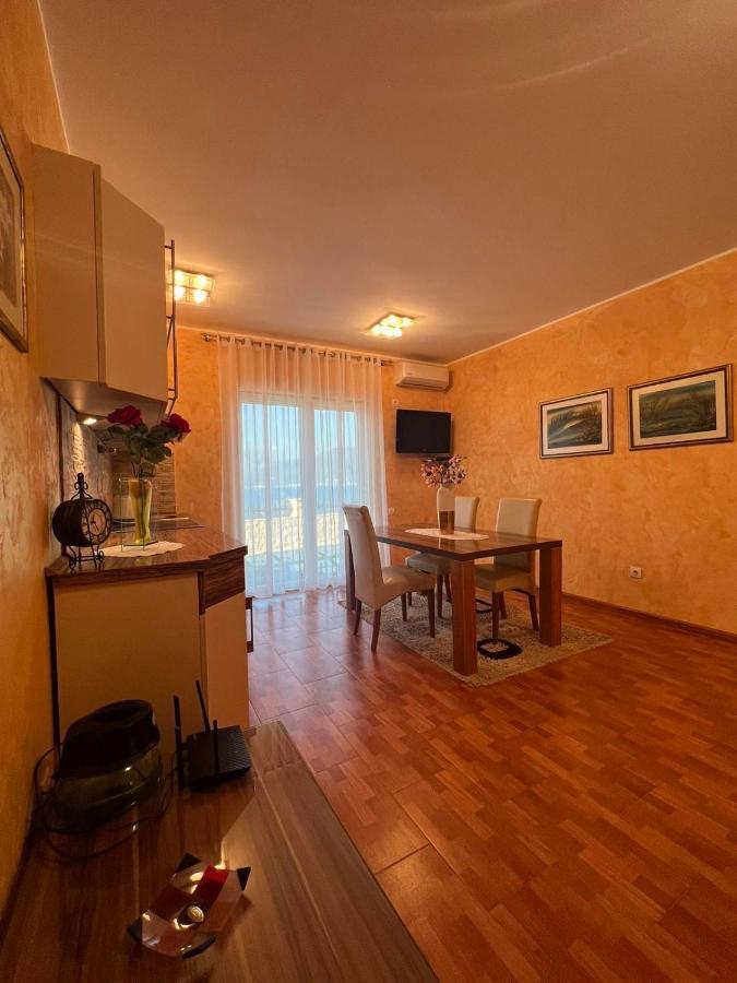 Villa Mare Apartments Тиват Экстерьер фото