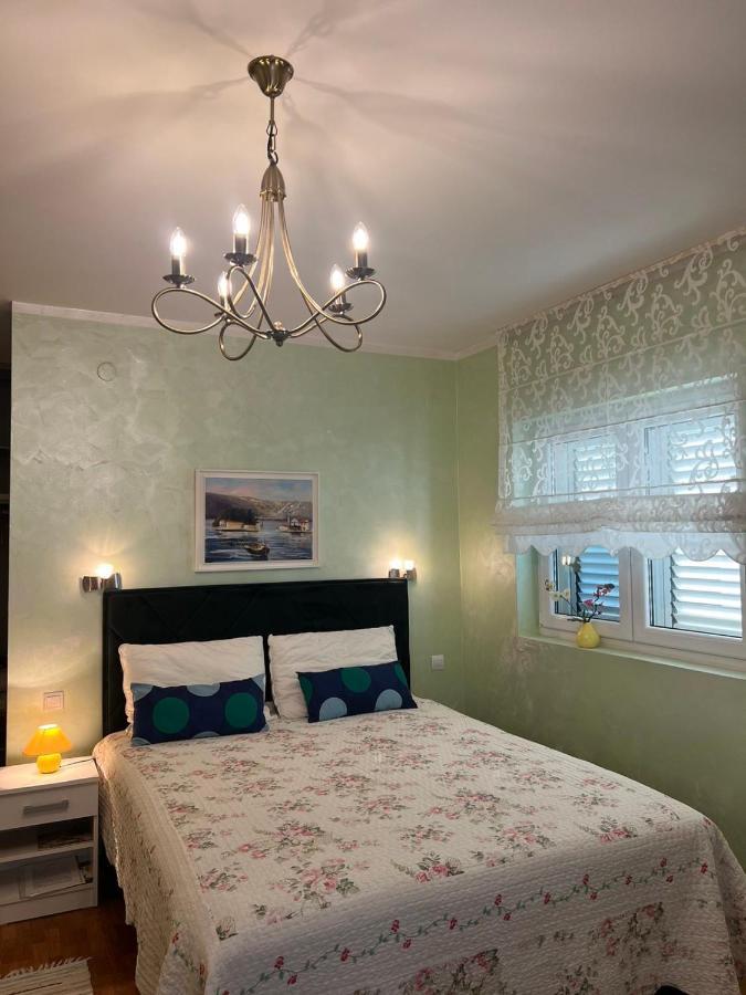 Villa Mare Apartments Тиват Экстерьер фото