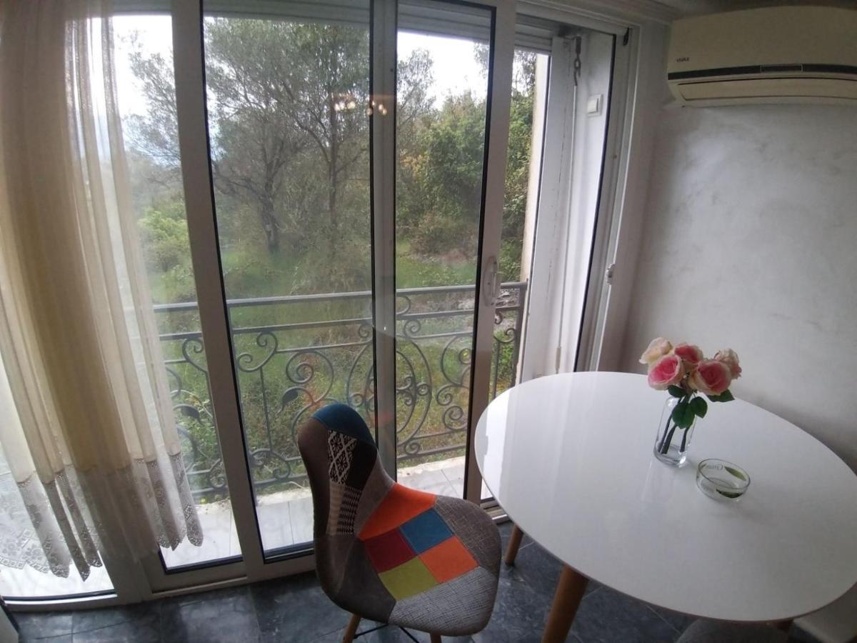 Villa Mare Apartments Тиват Экстерьер фото