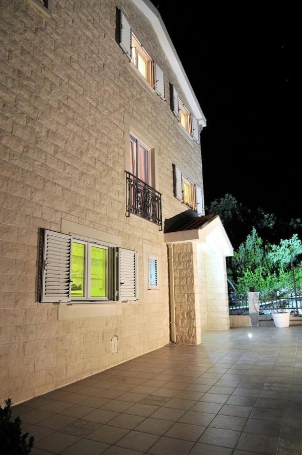 Villa Mare Apartments Тиват Экстерьер фото