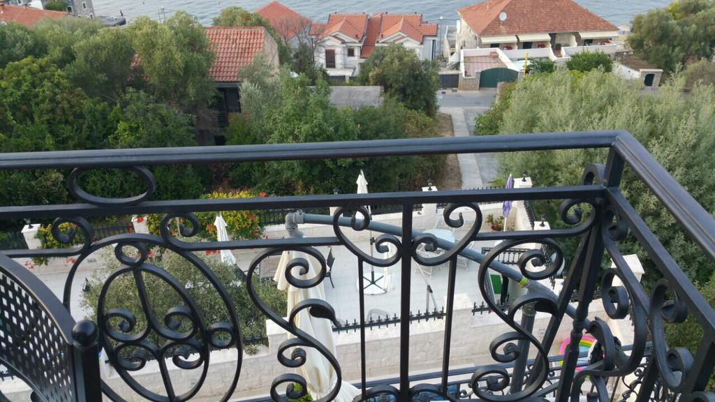 Villa Mare Apartments Тиват Экстерьер фото