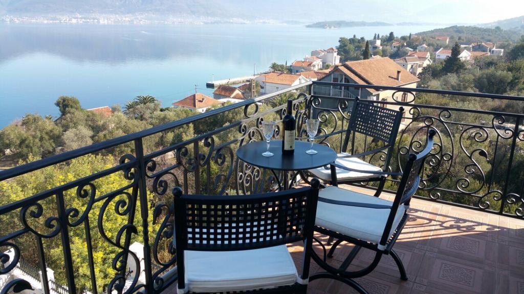 Villa Mare Apartments Тиват Экстерьер фото