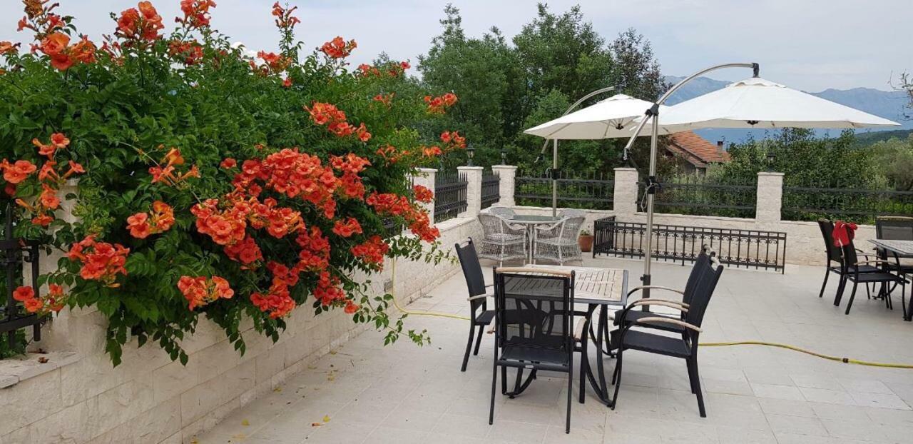 Villa Mare Apartments Тиват Экстерьер фото